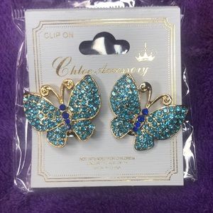 It’s a butterfly Earring Clip